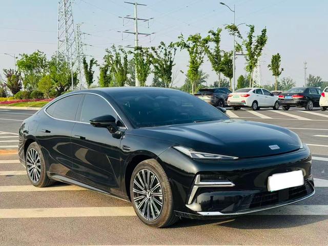 Geely Galaxy E8 PHEV 2025 130km EM-i Flagship Edition