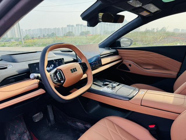 Geely Galaxy E8 PHEV 2025 130km EM-i Flagship Edition
