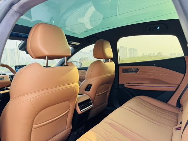 Geely Galaxy E8 PHEV 2025 130km EM-i Flagship Edition – фото 5