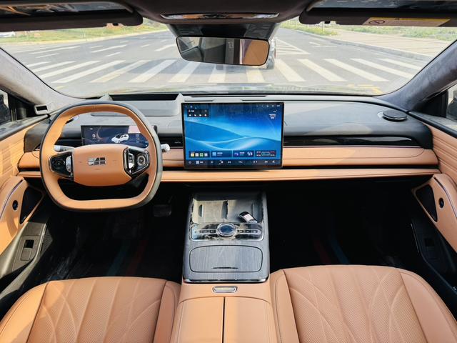 Geely Galaxy E8 PHEV 2025 130km EM-i Flagship Edition – фото 6