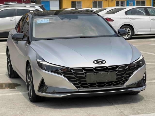 Hyundai Elantra 2021 1.5L CVT LUX Premium – фото 3