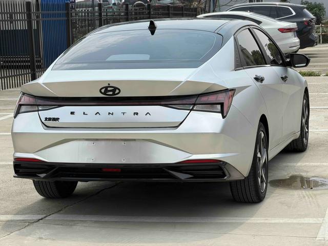 Hyundai Elantra 2021 1.5L CVT LUX Premium – фото 7