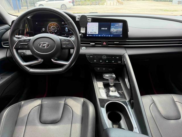Hyundai Elantra 2021 1.5L CVT LUX Premium – фото 8
