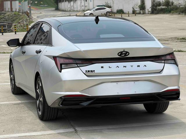 Hyundai Elantra 2021 1.5L CVT LUX Premium – фото 9