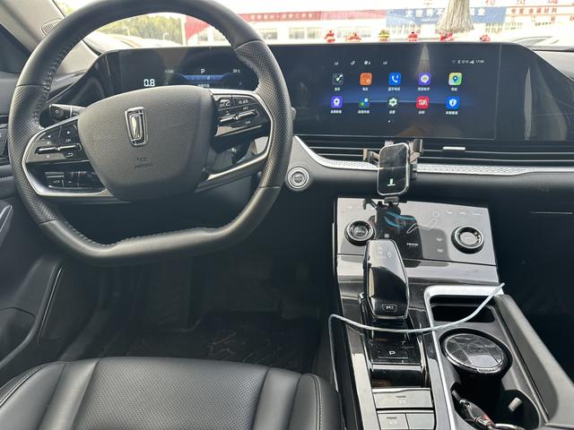 BESTUNE B70 2023 Third Generation 1.5T Automatic Joy f ul 70th Anniversary Edition – фото 5