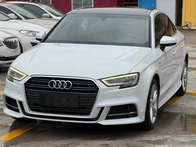 Audi A3 2019 Limousine 35 TFSI Style China VI – фото 1