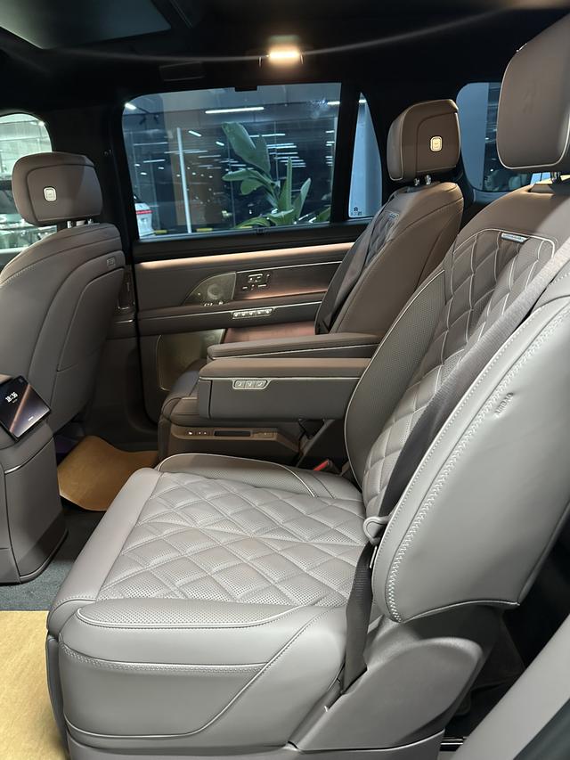 NIO ES8 2026 модификация VI seat Executive Signature Edition – фото 8