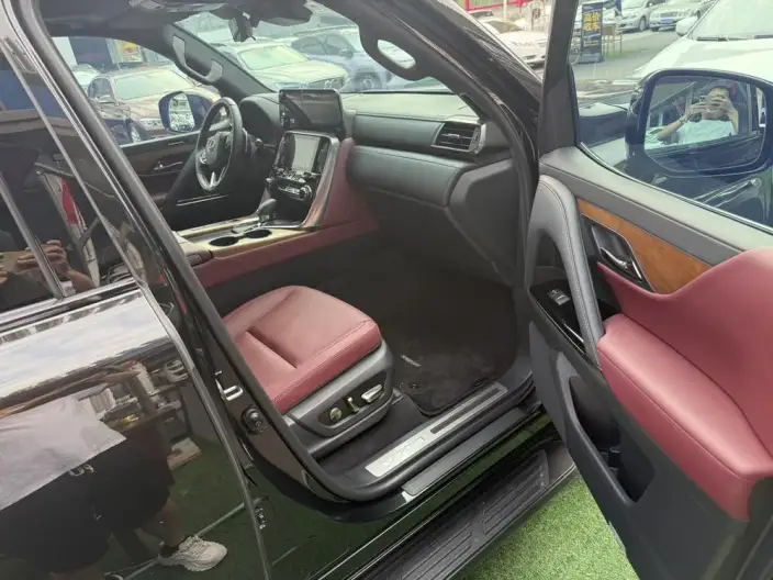 Lexus LX 2025 Model 700h Territory Edition – фото 4
