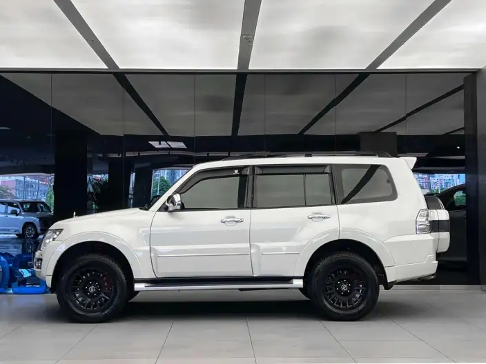Mitsubishi Pajero Imported 2020 Model 3.0L Automatic 4WD 7 seat Parallel Imported – фото 3