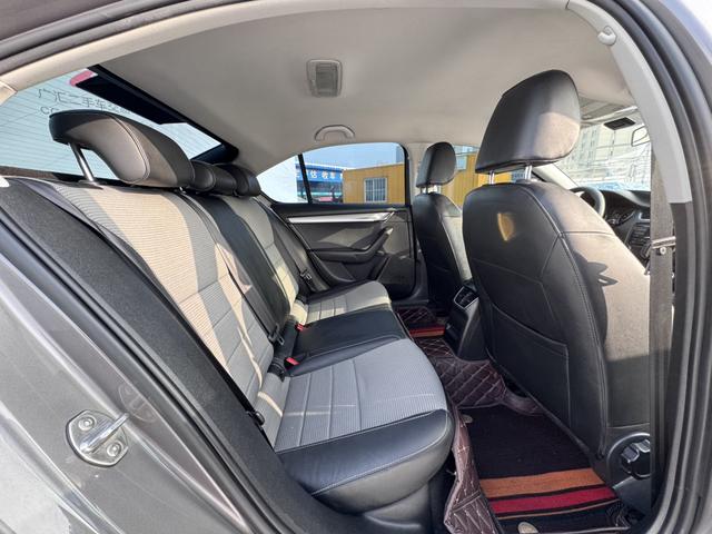 Skoda Octavia 2015 модификация 1.6L Manual Yi Jie Edition – фото 8
