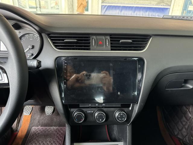 Skoda Octavia 2015 модификация 1.6L Manual Yi Jie Edition – фото 13