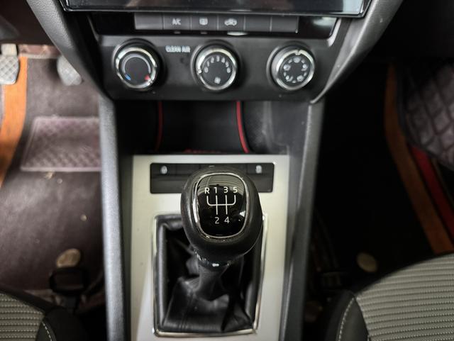 Skoda Octavia 2015 модификация 1.6L Manual Yi Jie Edition – фото 14