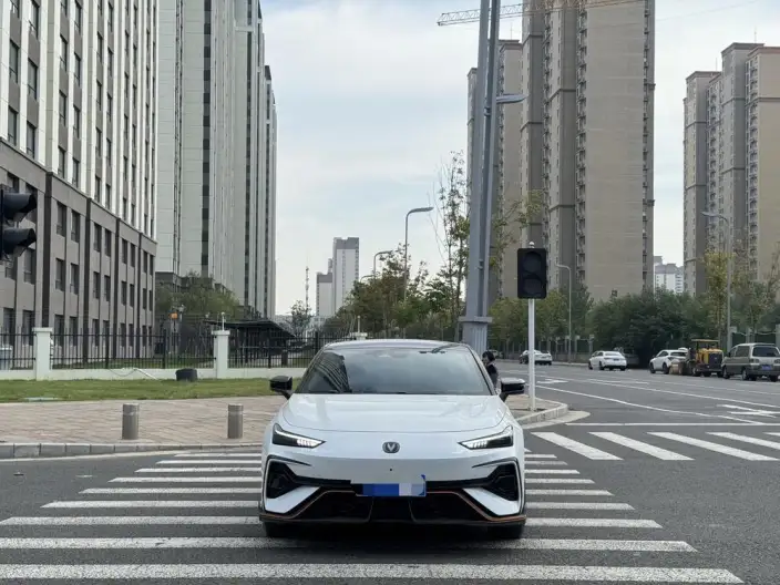 Changan UNI-V 2025 Model 1.5T 500Bar High Power Sports Edition – фото 2