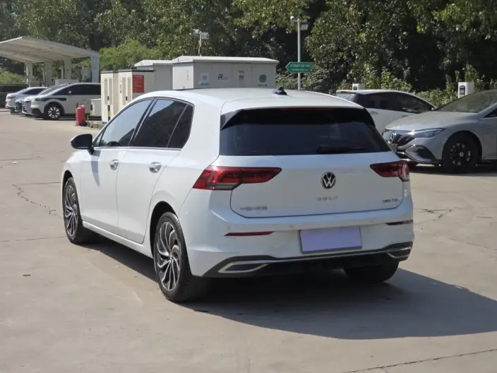Volkswagen Golf 2023 Model 280TSI DSG Pro – фото 4