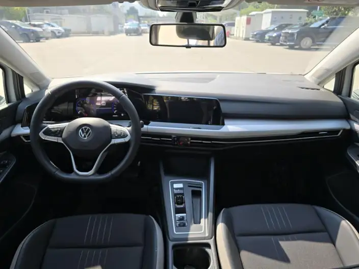 Volkswagen Golf 2023 Model 280TSI DSG Pro – фото 7