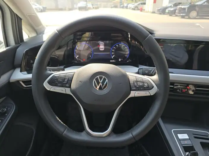 Volkswagen Golf 2023 Model 280TSI DSG Pro – фото 9