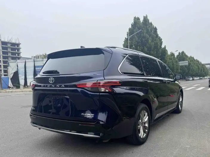 Toyota Sienna 2021 Model 2.5L Hybrid Platinum edition – фото 3