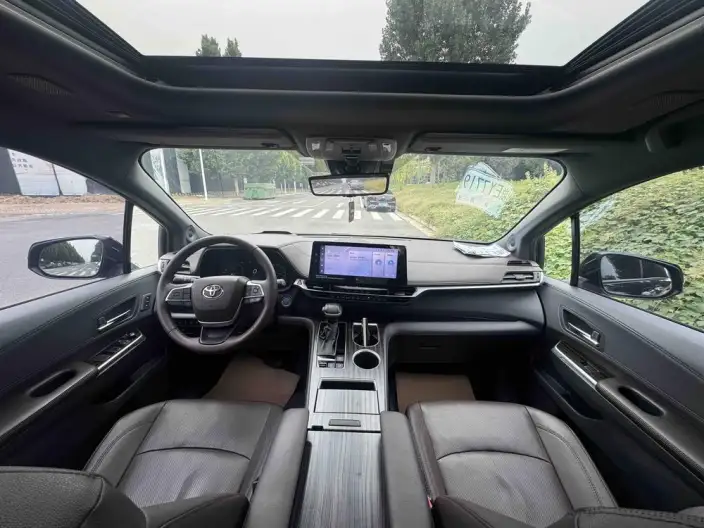 Toyota Sienna 2021 Model 2.5L Hybrid Platinum edition – фото 4