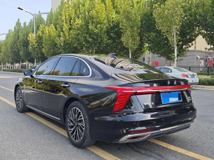 Hongqi H5 2025 Model 2.0T Automatic Flag Enjoy Edition