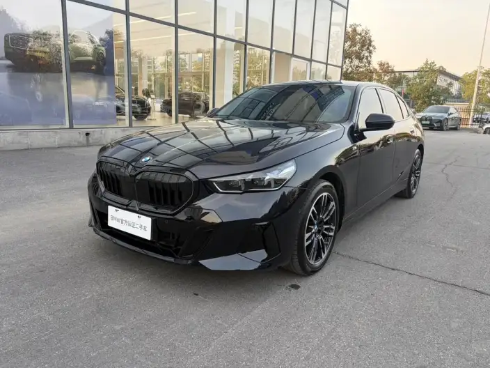 BMW 5 Series 2025 Model 530Li Leading Model M Sports Set – фото 1