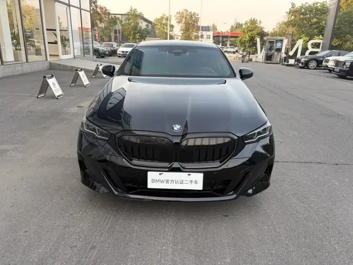BMW 5 Series 2025 Model 530Li Leading Model M Sports Set – фото 2