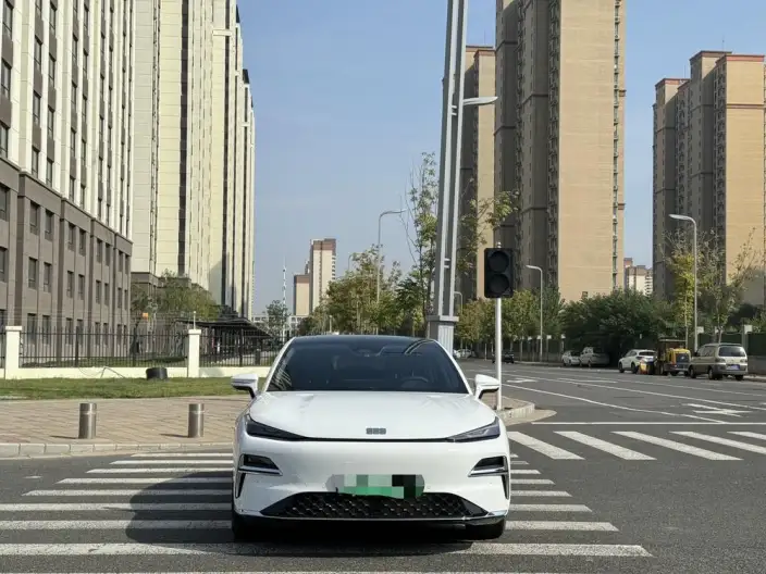 Geely Galaxy E8 PHEV 2025 Model 130km EM-i Premium Edition