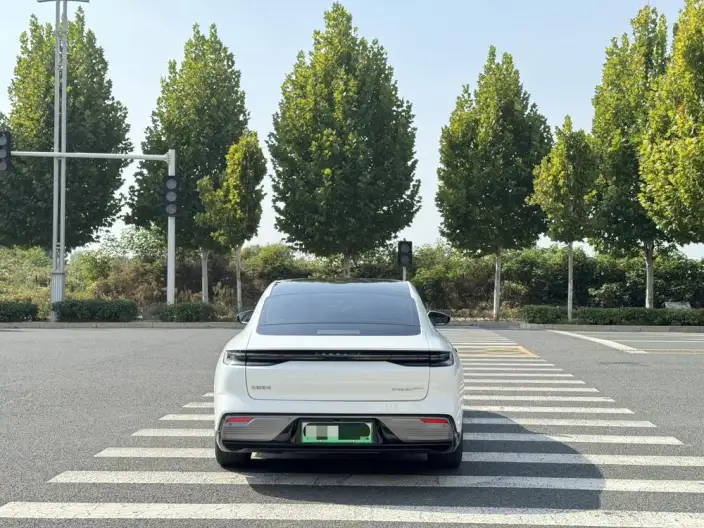 Geely Galaxy E8 PHEV 2025 Model 130km EM-i Premium Edition – фото 5