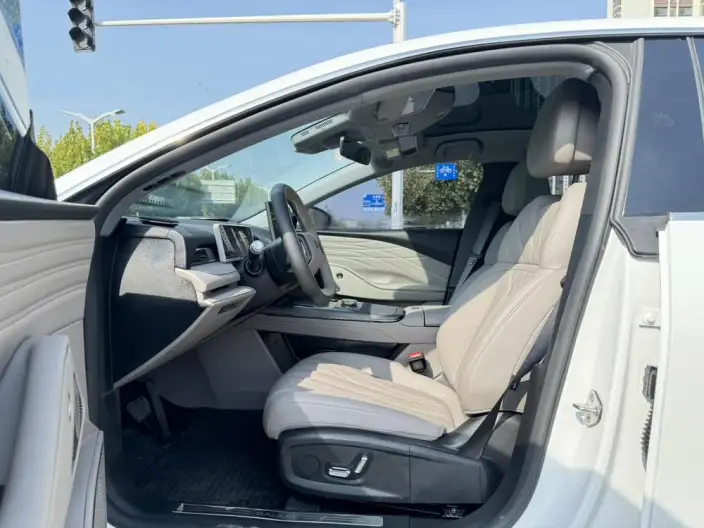 Geely Galaxy E8 PHEV 2025 Model 130km EM-i Premium Edition – фото 9