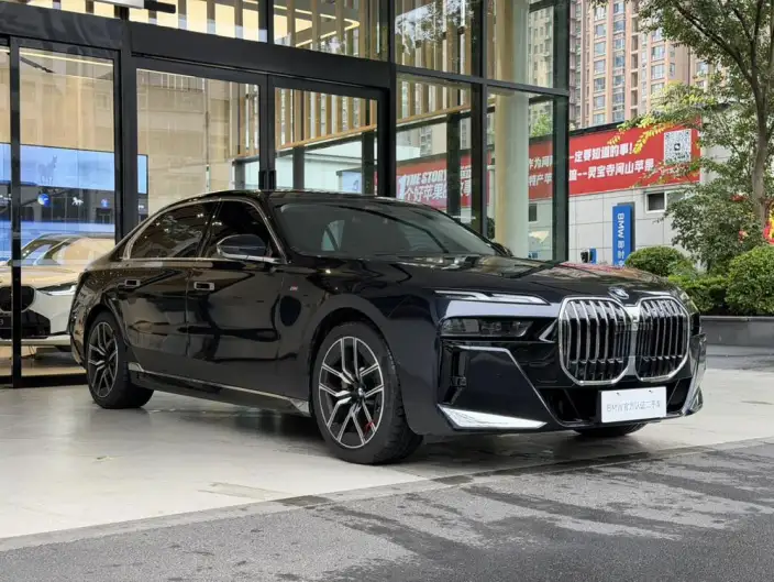 BMW 7 Series 2026 Model 735Li M Sports Set – фото 3