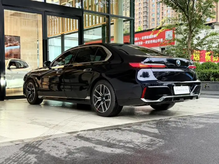 BMW 7 Series 2026 Model 735Li M Sports Set – фото 5