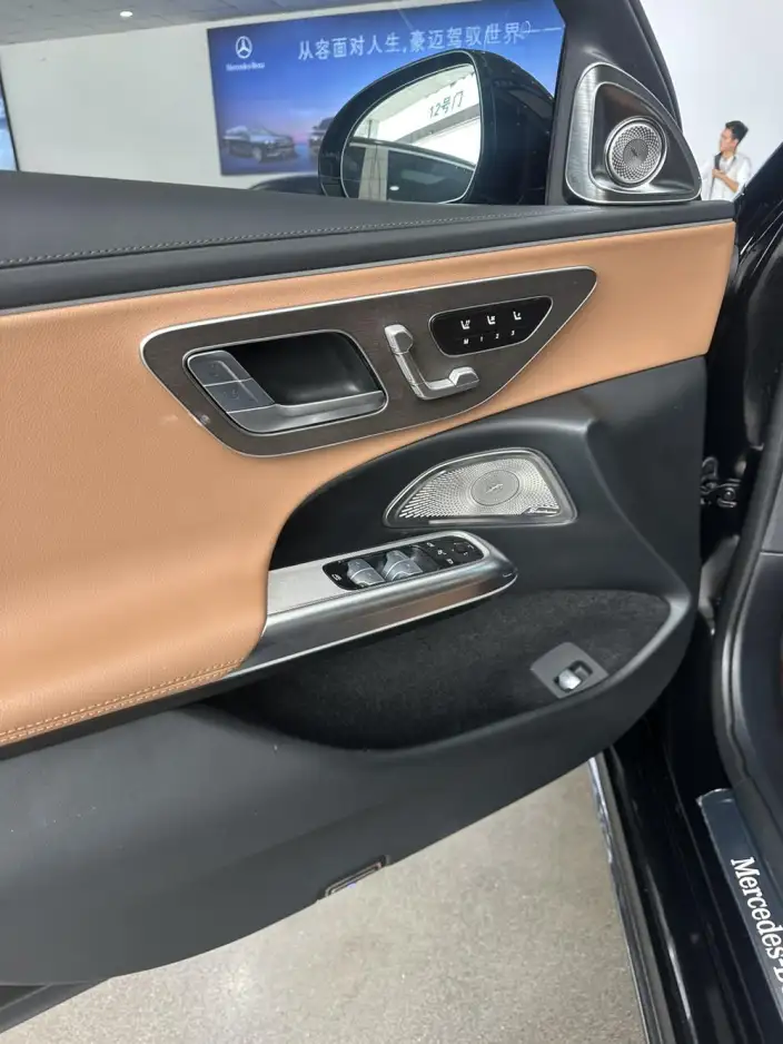Mercedes-Benz E-Class 2024 Model E 300 L Luxury Model sedan – фото 6