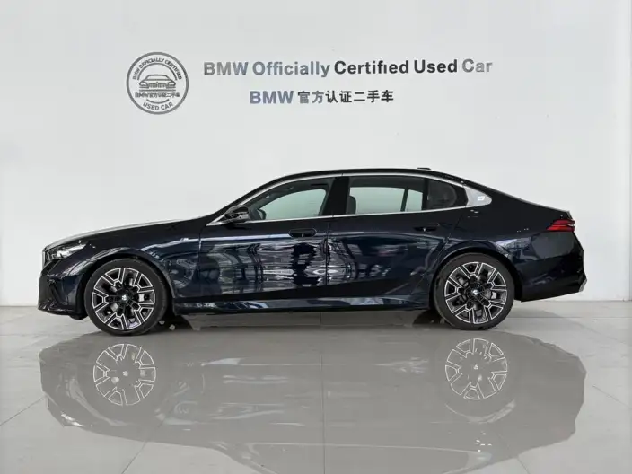 BMW 5 Series 2025 Model 530Li Exclusive Model M Sports Set – фото 3