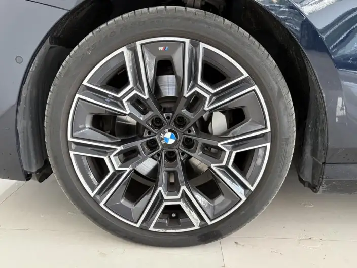 BMW 5 Series 2025 Model 530Li Exclusive Model M Sports Set – фото 7