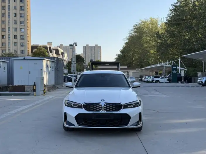 BMW 3 Series 2026 Model 325Li M Sports Set – фото 2