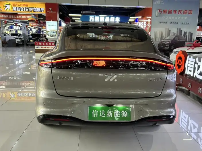 IM LS6 2026 Model EV Max – фото 6