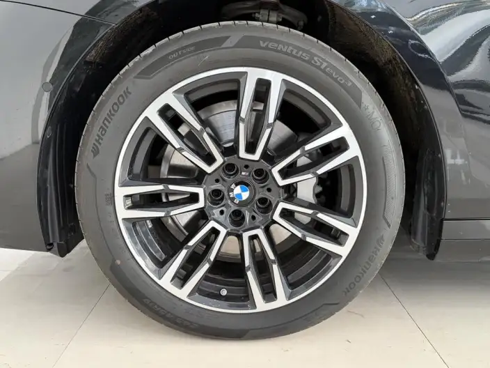 BMW 5 Series 2026 Model 530Li Leading Model M Sports Set – фото 6