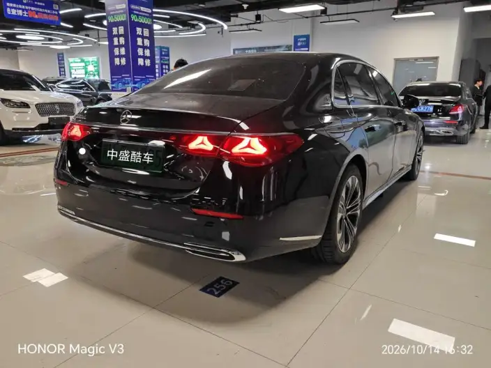 Mercedes-Benz E-Class PHEV 2024 Model E 350 e L sedan – фото 2