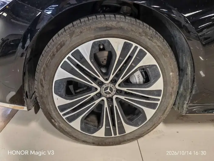 Mercedes-Benz E-Class PHEV 2024 Model E 350 e L sedan – фото 6