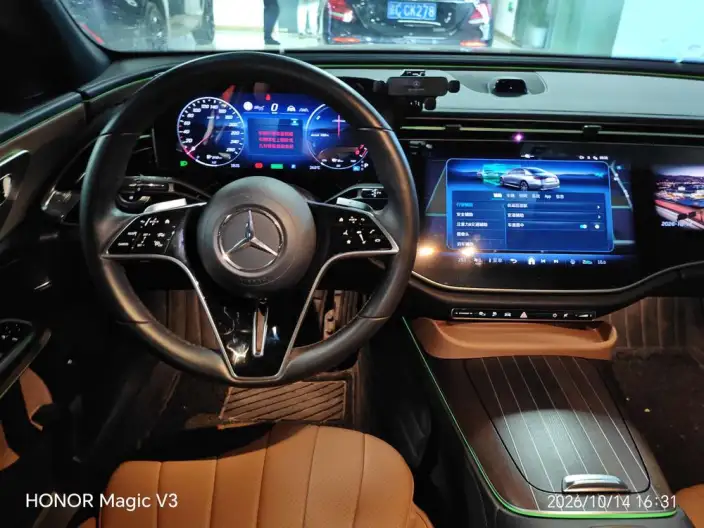 Mercedes-Benz E-Class PHEV 2024 Model E 350 e L sedan – фото 10