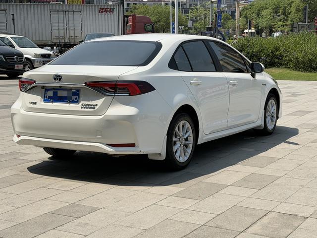 Toyota Corolla 2021 Hybrid 1.8L E-CVT Elite – фото 3