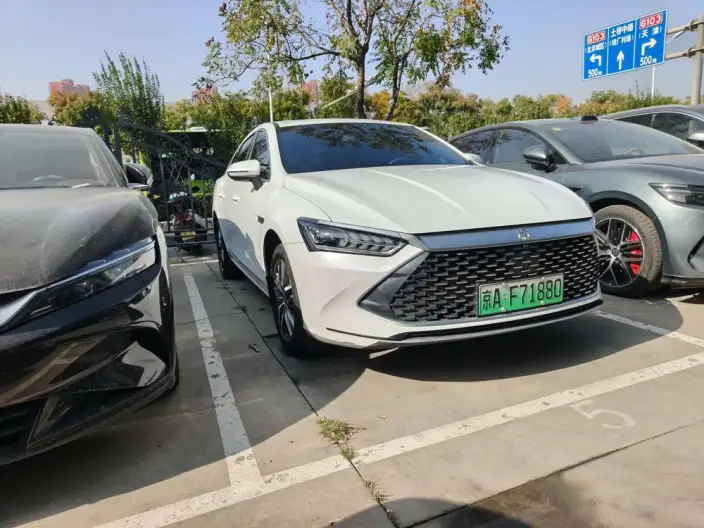 BYD Qin PLUS DM 2021 Model DM-i 120KM Noble Model – фото 3