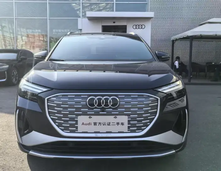 Audi Q4 e-tron 2023 Model 40 e-tron Genesis Night Edition – фото 2