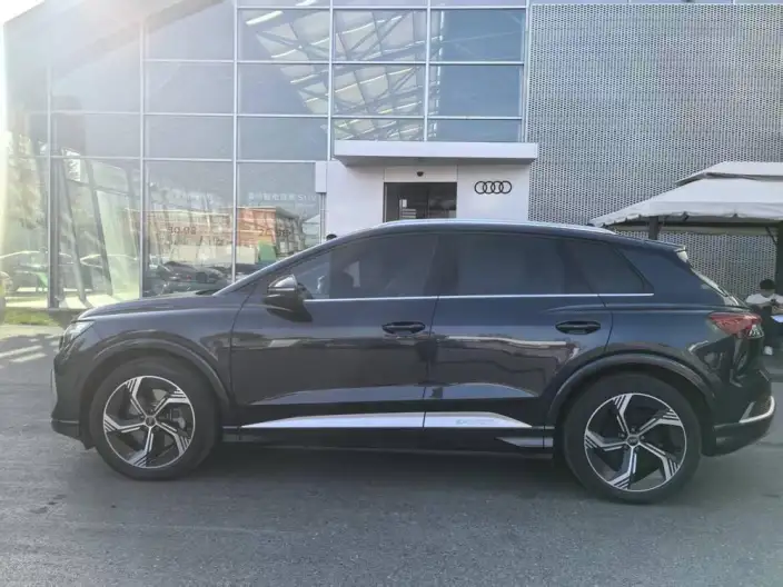 Audi Q4 e-tron 2023 Model 40 e-tron Genesis Night Edition – фото 4