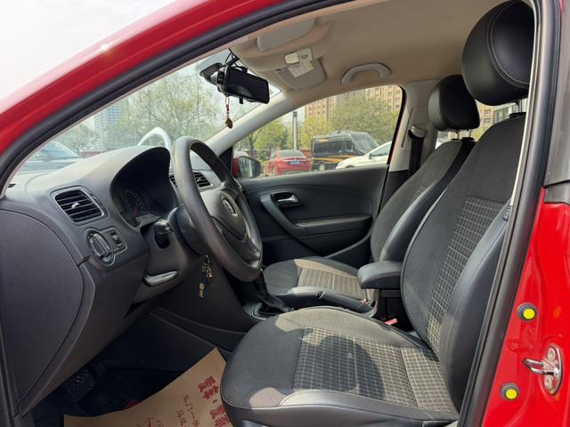 Volkswagen Polo 2016 1.4L Automatic Style – фото 9