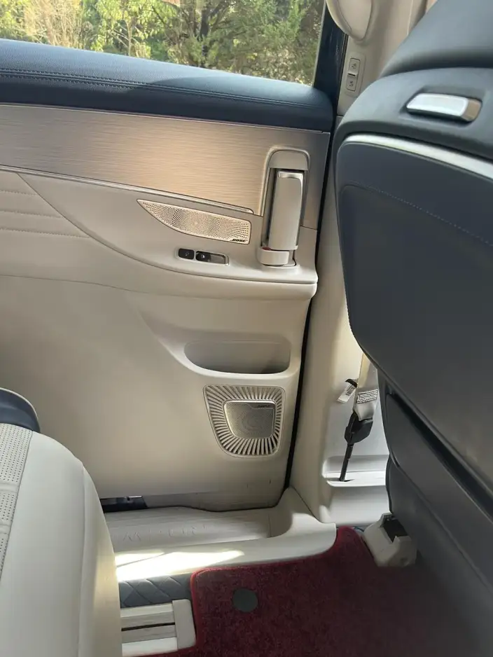 Roewe iMAX8 2022 Model 400TGI Supreme Edition – фото 9