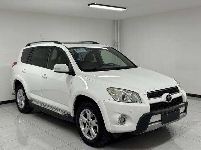 Toyota RAV4 2011 модификация 2.4L автоматическое 4WD Flagship Навигация Edition – фото 3