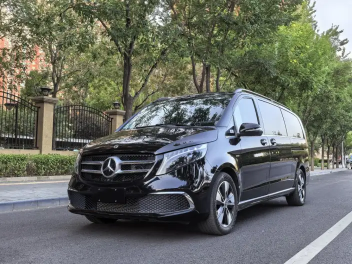 Mercedes-Benz V-Class 2022 Model V 260 L Long wheelbase Premium Edition – фото 1