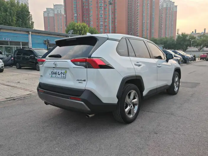 Toyota RAV4 2021 Model 2.0L CVT 4WD Premium Edition – фото 3