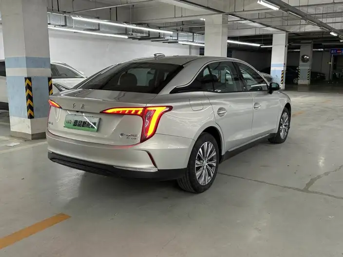 Hongqi E-QM5 2023 Model 560KM PLUS Edition 140kW – фото 6