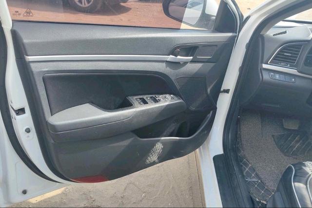 Hyundai Elantra AD 2016 1.6L Automatic Smart Elite – фото 3